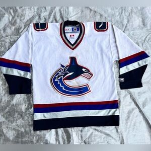 Vintage Vancouver Canucks CCM NHL Jersey Sz L/xl youth